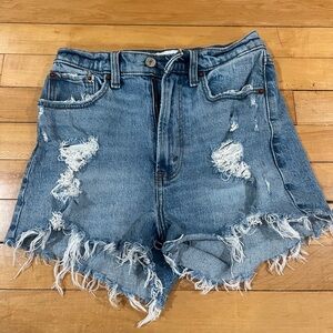 Abercrombie distressed shorts, curve love style